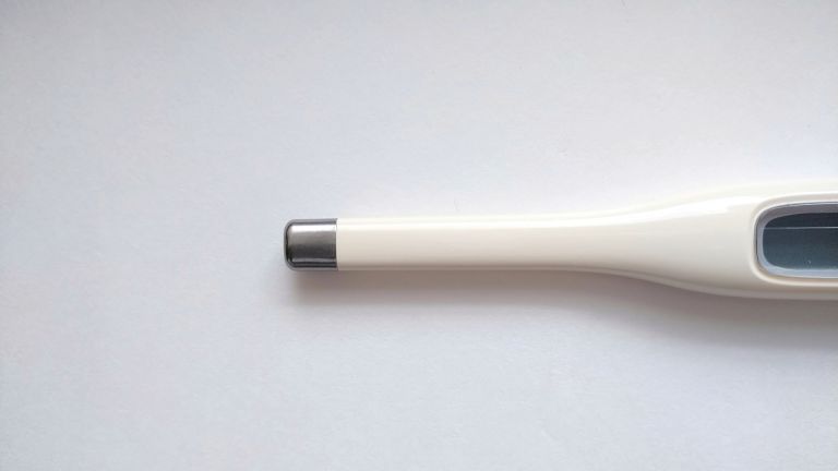 高齢者の生活を豊かにする補聴器選びのポイントと正しい活用法