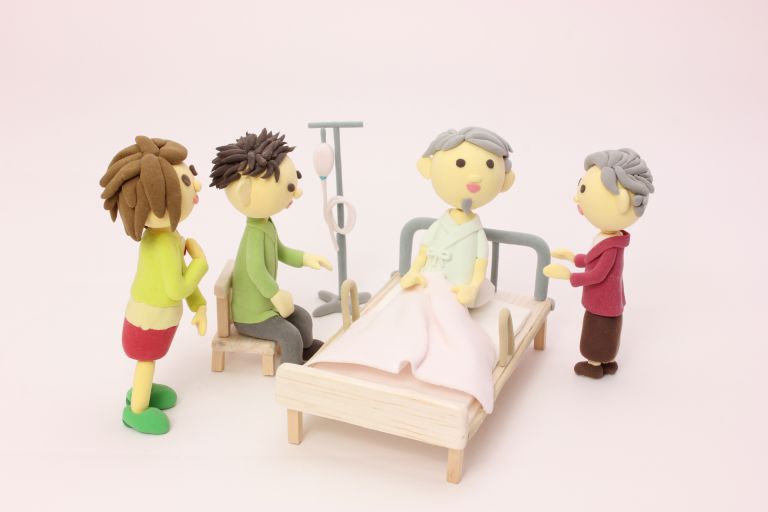 加齢とコミュニケーションを支える補聴器選びの最適なポイントと心のケア